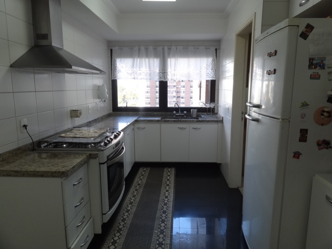 Apartamento à venda com 4 quartos, 209m² - Foto 16