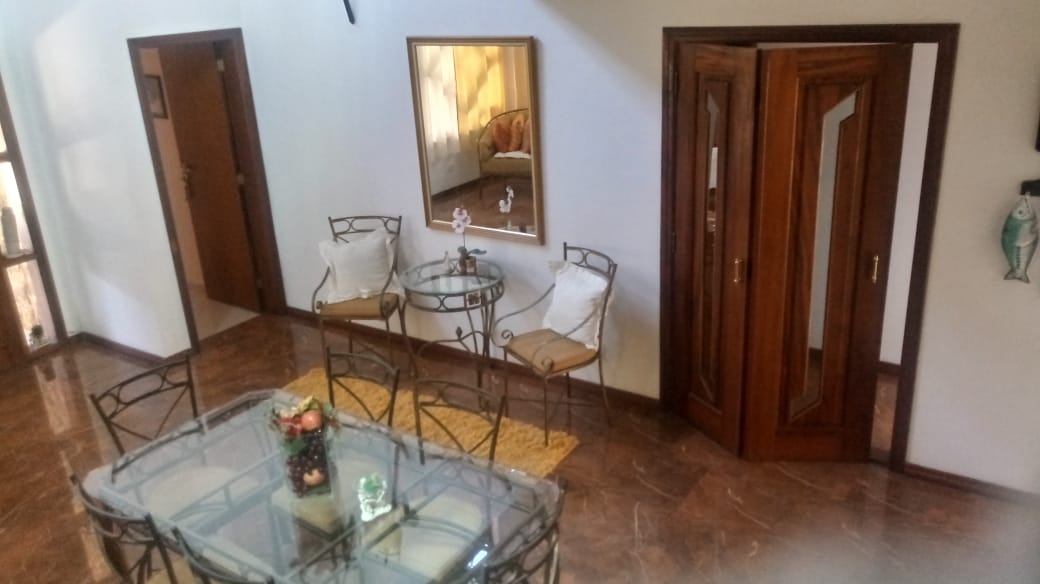 Casa à venda com 6 quartos, 800m² - Foto 2