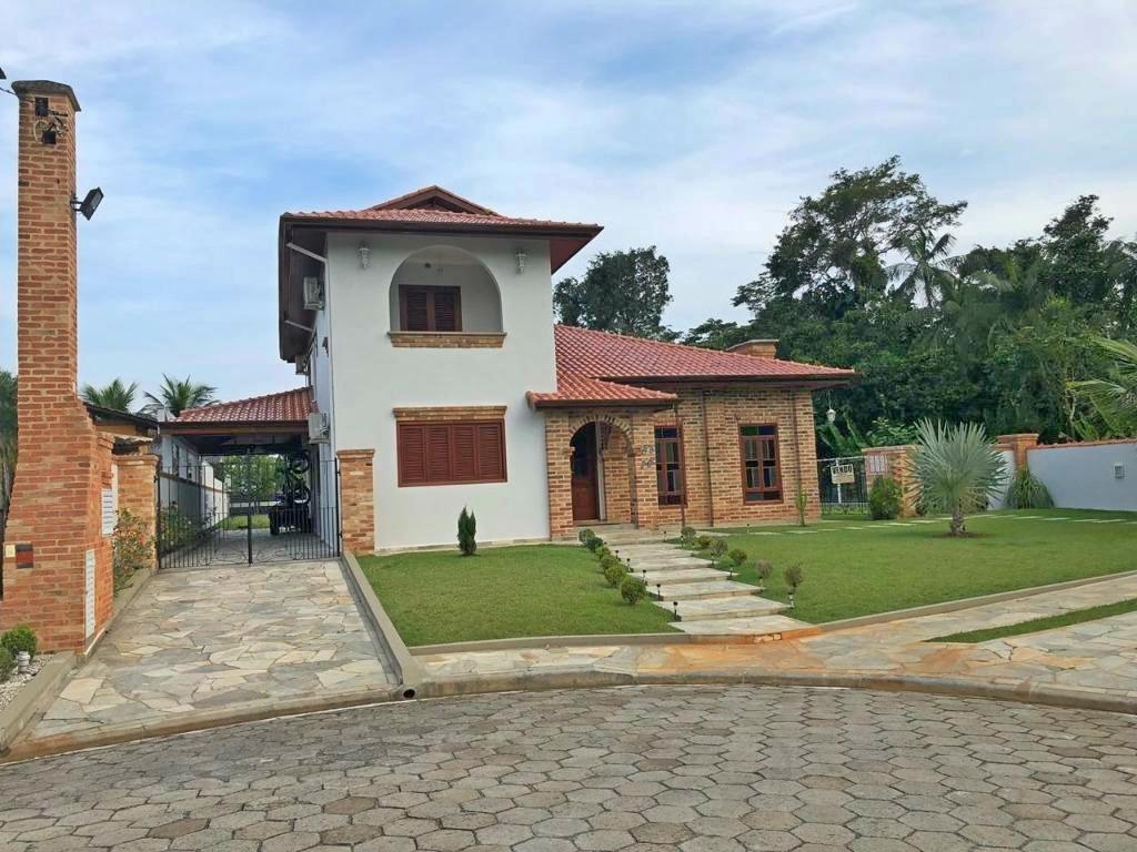 Casa à venda com 4 quartos, 588m² - Foto 1