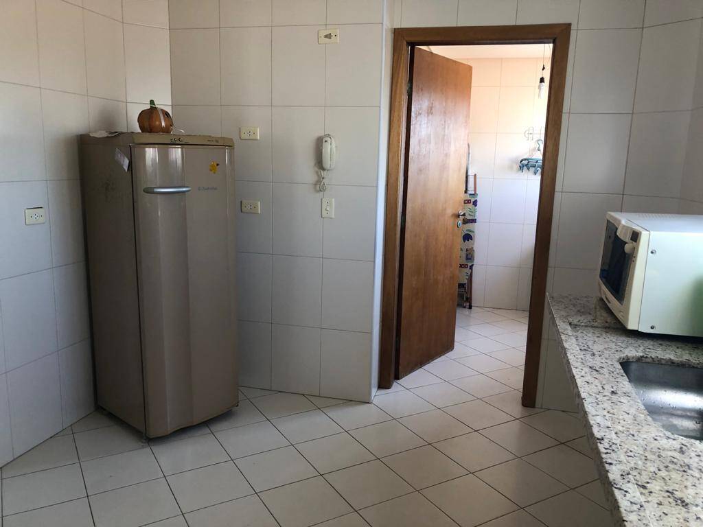 Apartamento à venda com 3 quartos, 126m² - Foto 3