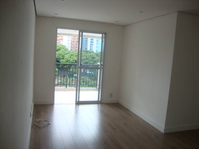 Apartamento à venda com 3 quartos, 75m² - Foto 2