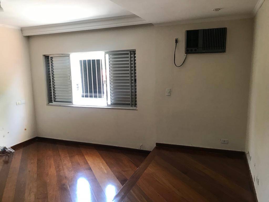 Casa à venda com 3 quartos, 230m² - Foto 2