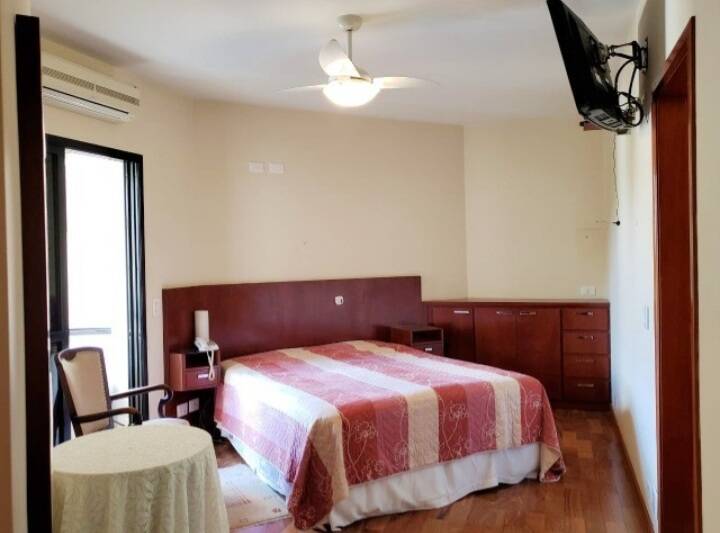 Apartamento para alugar com 4 quartos, 200m² - Foto 12