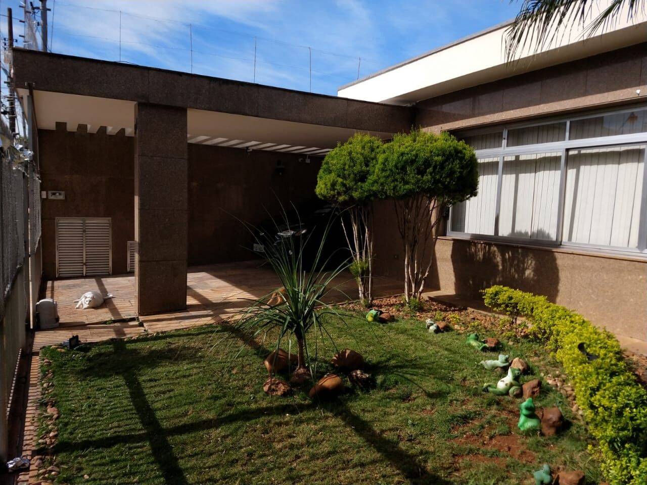 Casa à venda com 3 quartos, 335m² - Foto 18