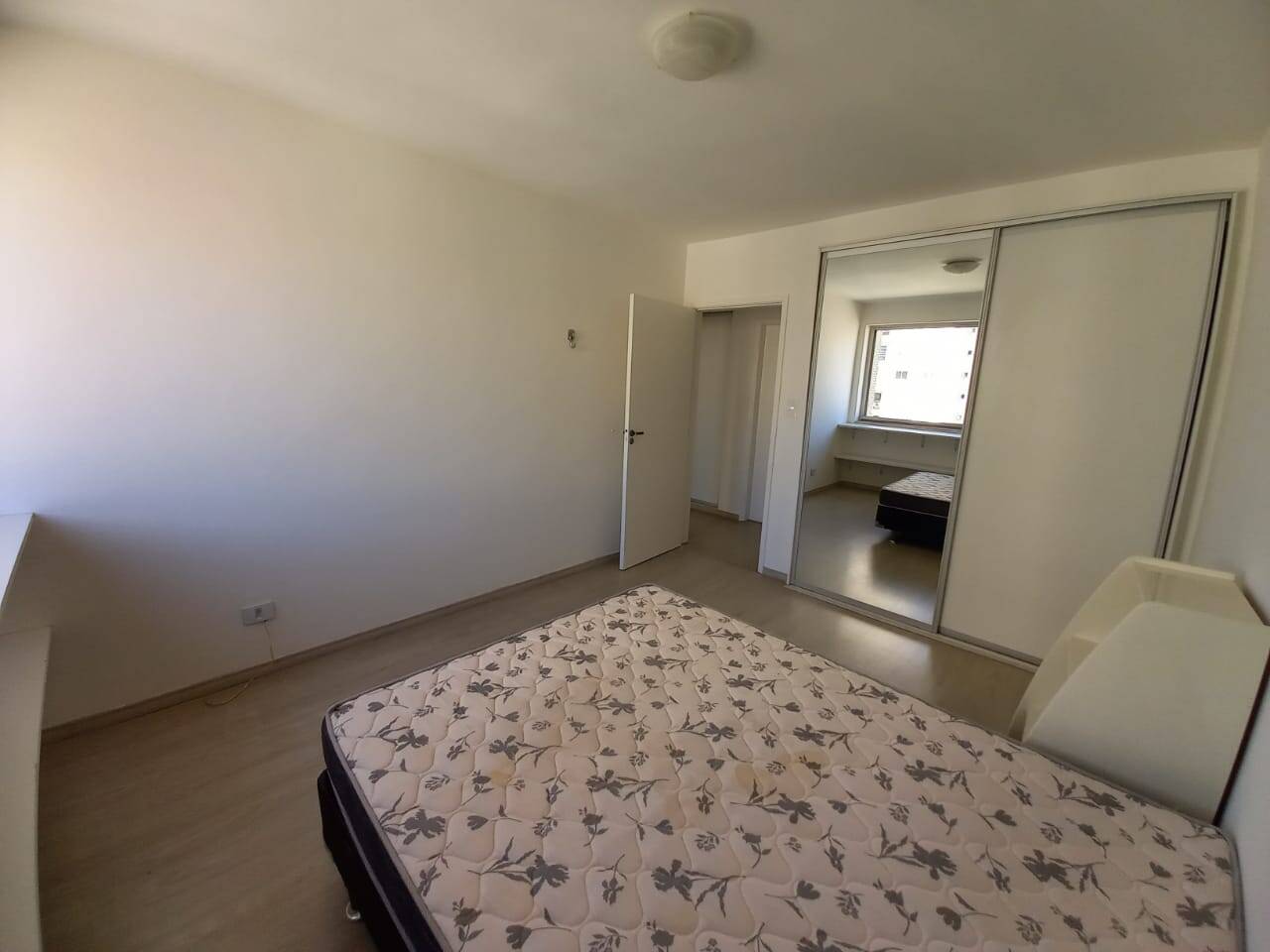 Apartamento para alugar com 4 quartos, 175m² - Foto 11