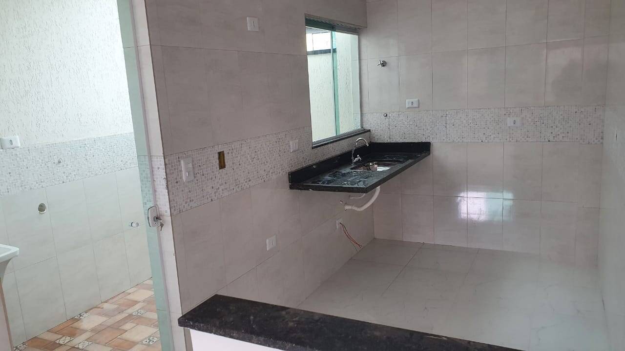 Casa à venda com 2 quartos, 60m² - Foto 14