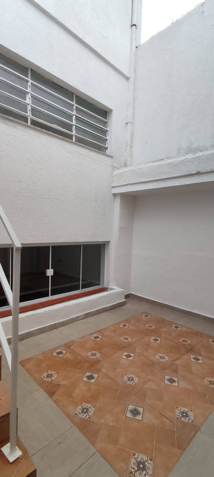 Casa à venda e aluguel com 3 quartos, 200m² - Foto 2