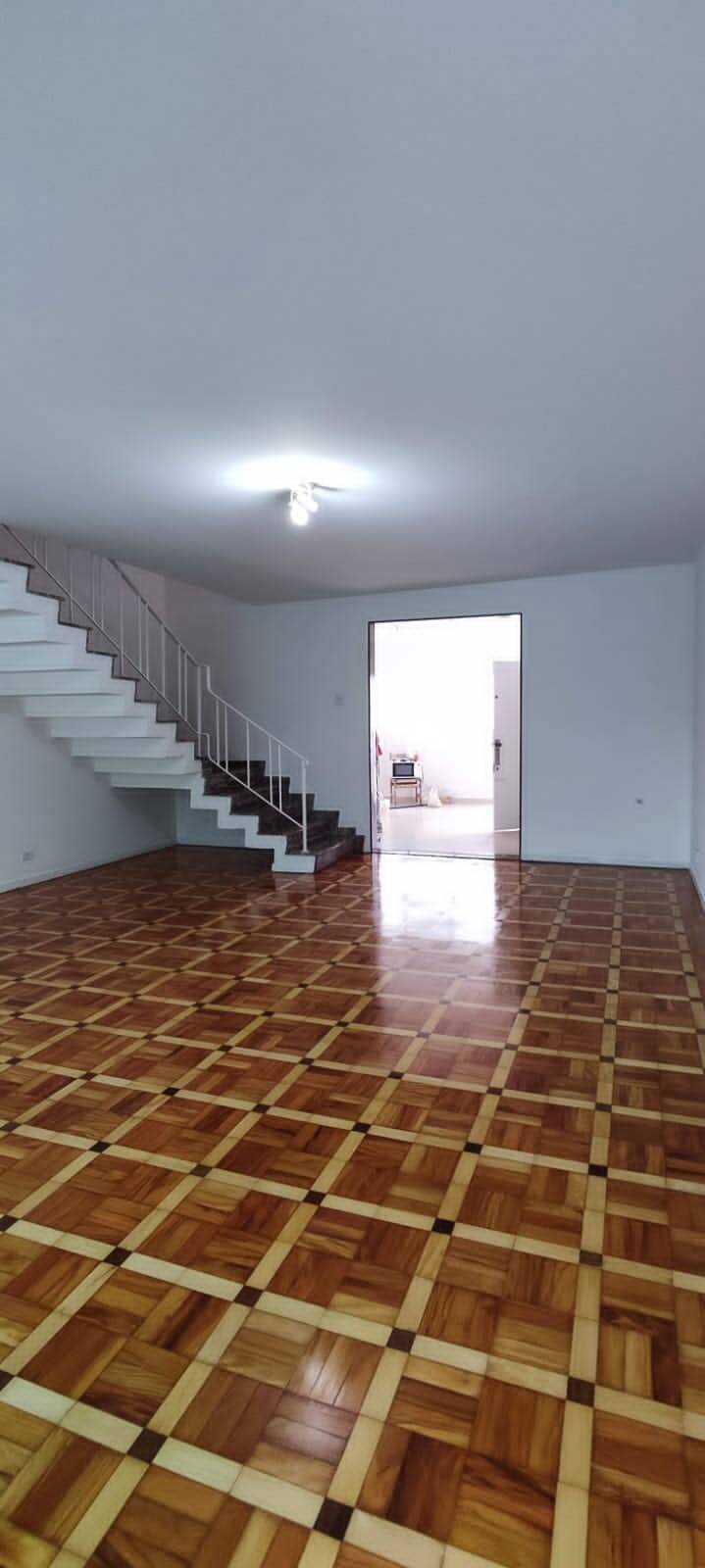 Casa à venda e aluguel com 3 quartos, 200m² - Foto 4