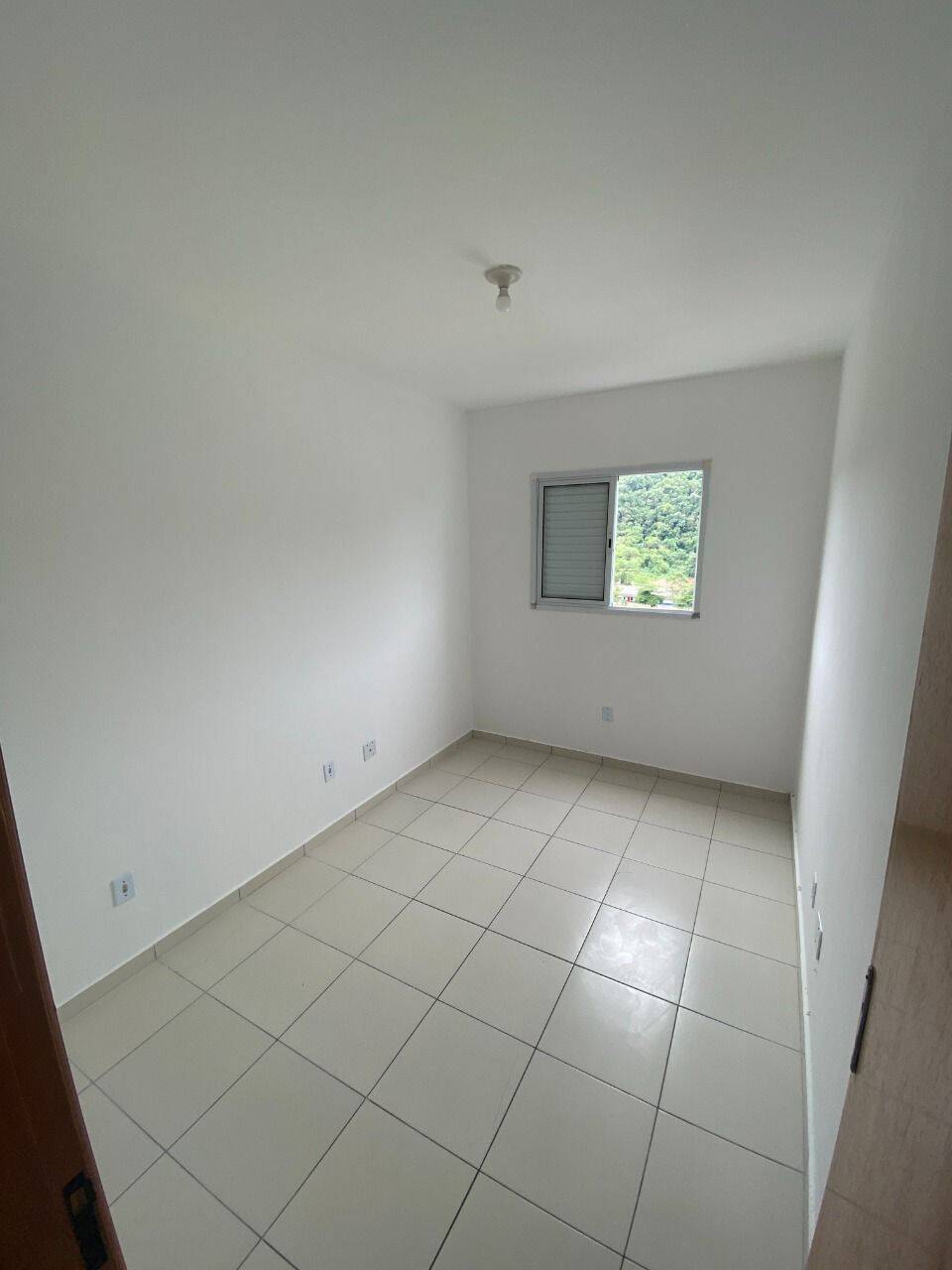 Apartamento à venda com 2 quartos, 62m² - Foto 4