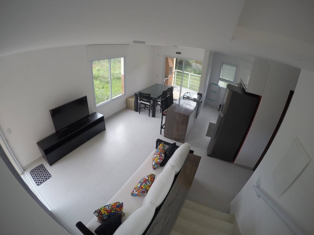 Casa para alugar com 3 quartos, 94m² - Foto 1