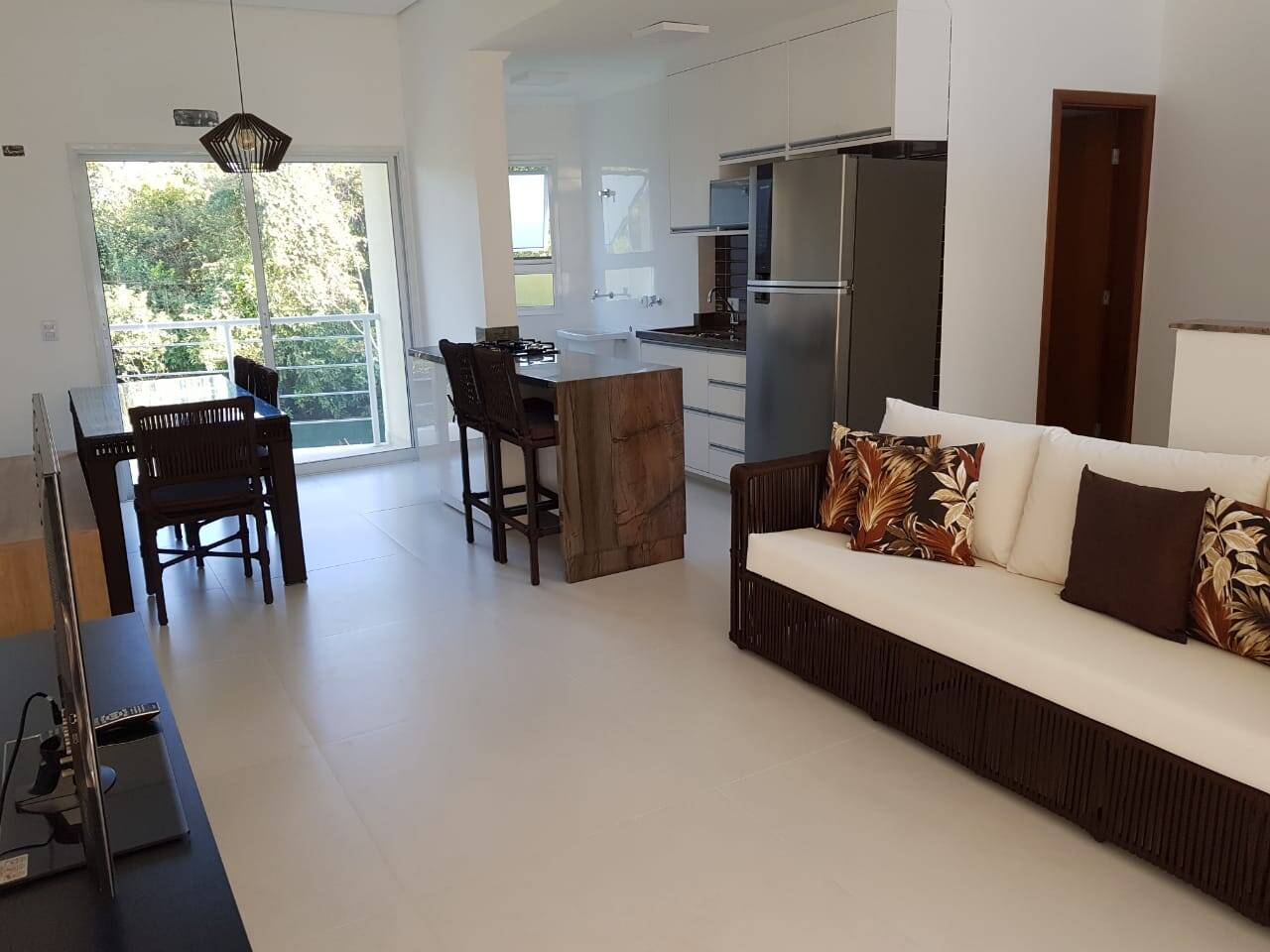 Casa para alugar com 3 quartos, 94m² - Foto 1