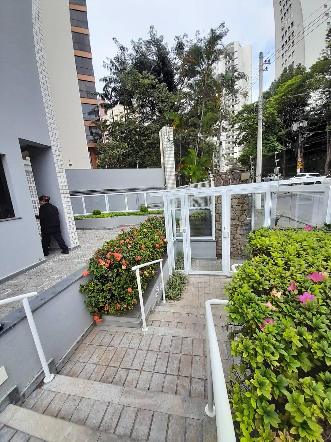 Apartamento à venda com 3 quartos, 240m² - Foto 3