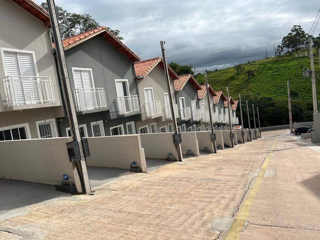 Casa à venda com 2 quartos, 81m² - Foto 1