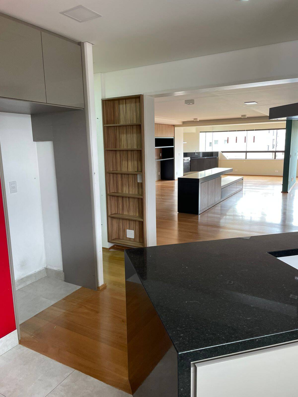 Apartamento à venda com 3 quartos, 200m² - Foto 3