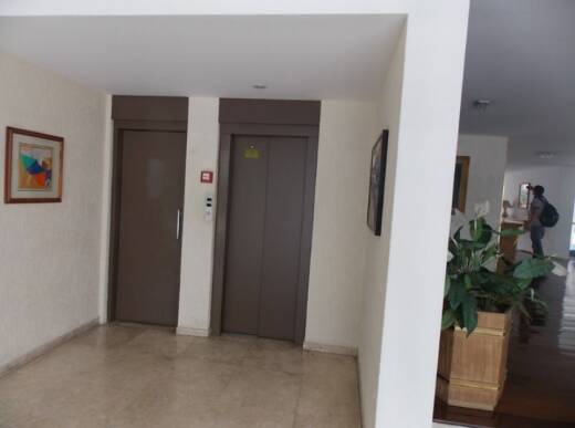 Apartamento à venda e aluguel com 3 quartos, 135m² - Foto 2