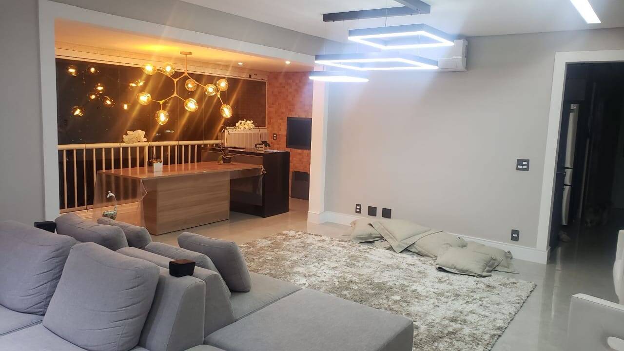 Apartamento à venda com 3 quartos, 115m² - Foto 1