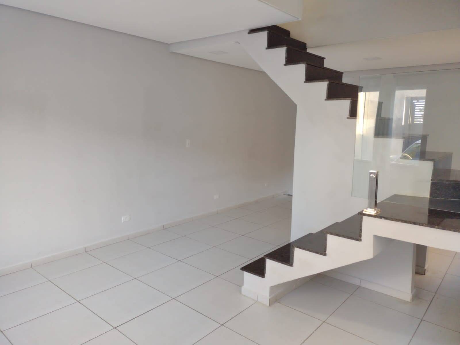 Casa à venda com 3 quartos, 165m² - Foto 1