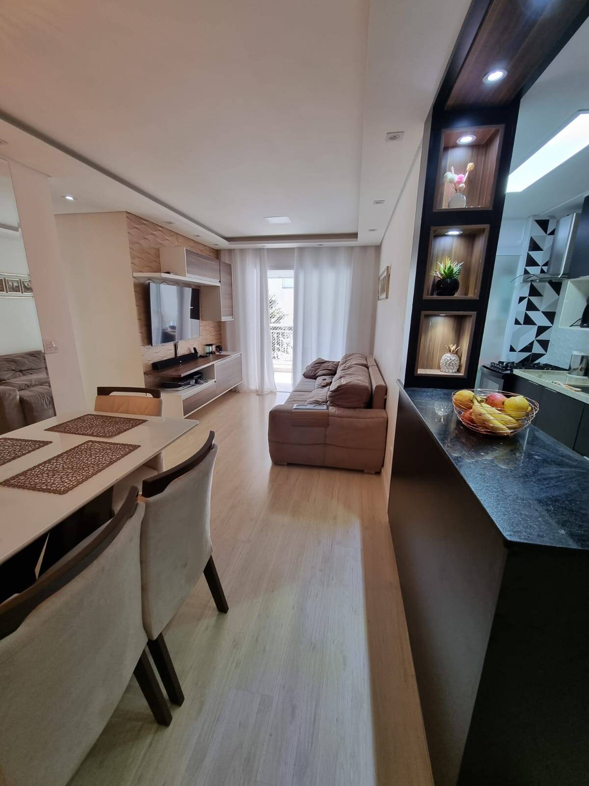 Apartamento à venda com 3 quartos, 81m² - Foto 2