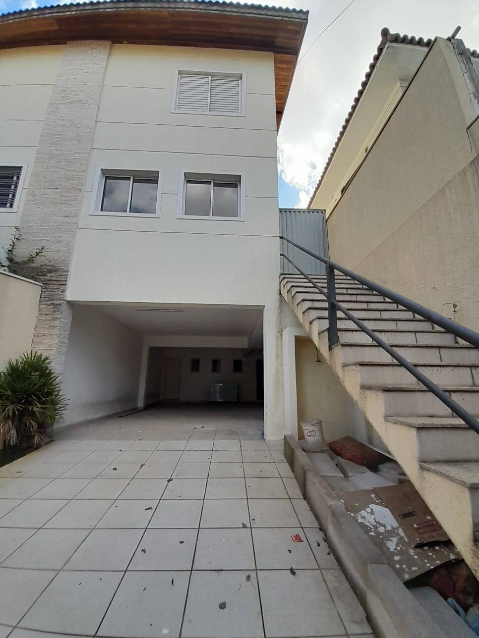 Casa para alugar com 4 quartos, 250m² - Foto 1