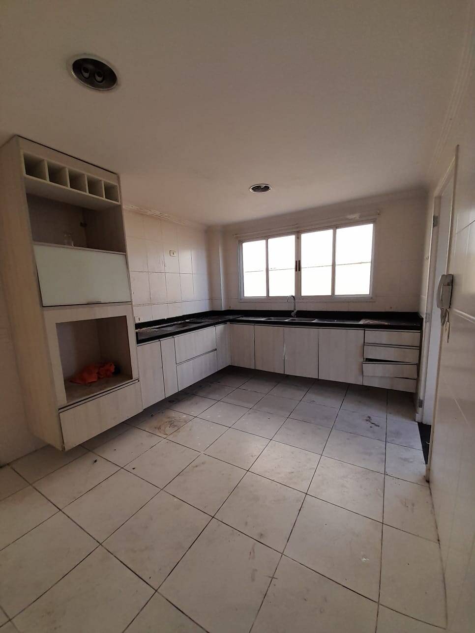 Casa para alugar com 4 quartos, 250m² - Foto 13