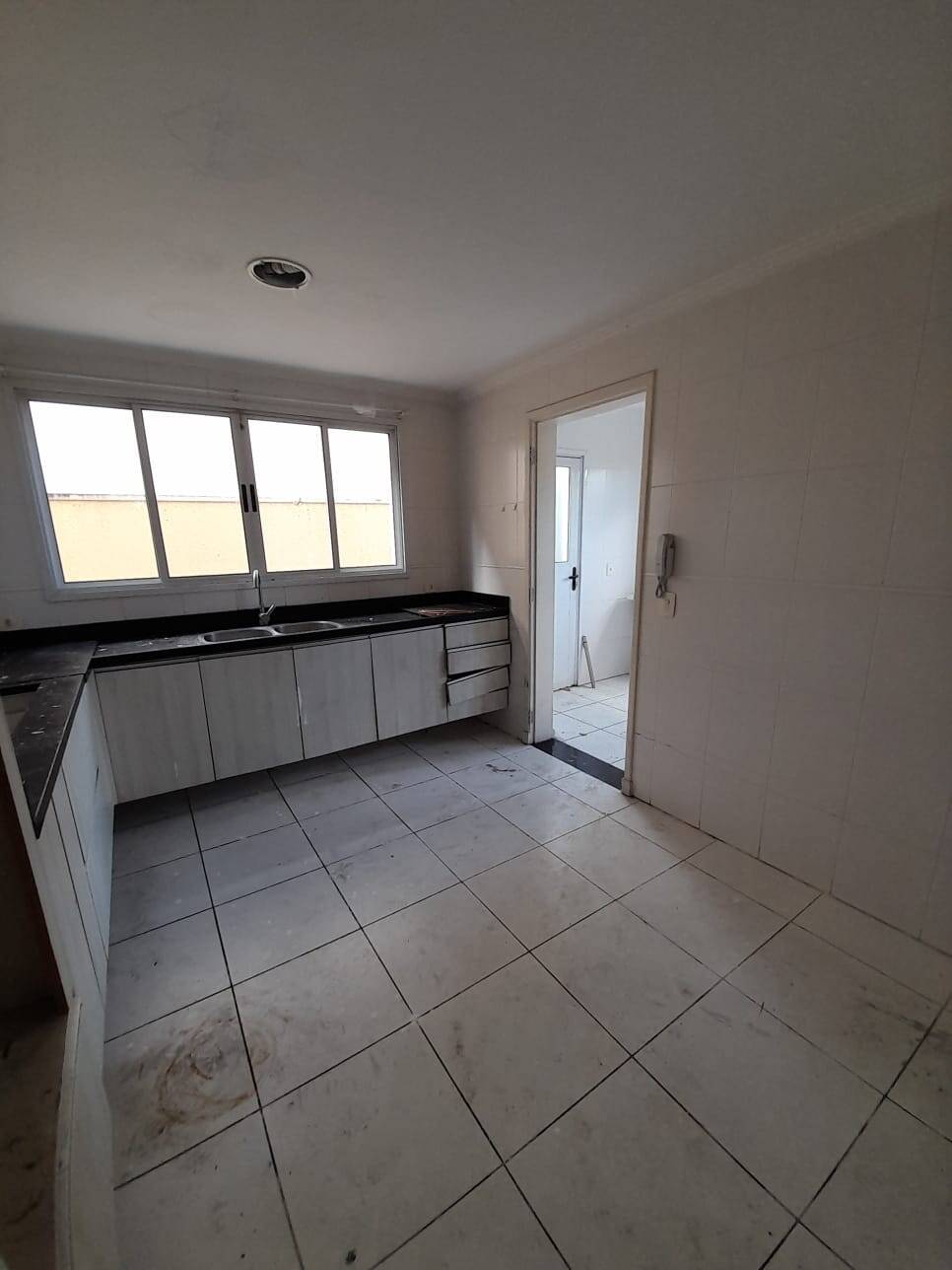 Casa para alugar com 4 quartos, 250m² - Foto 14