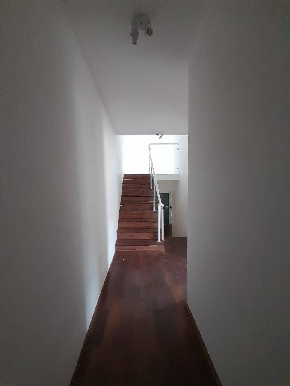 Casa para alugar com 4 quartos, 250m² - Foto 26