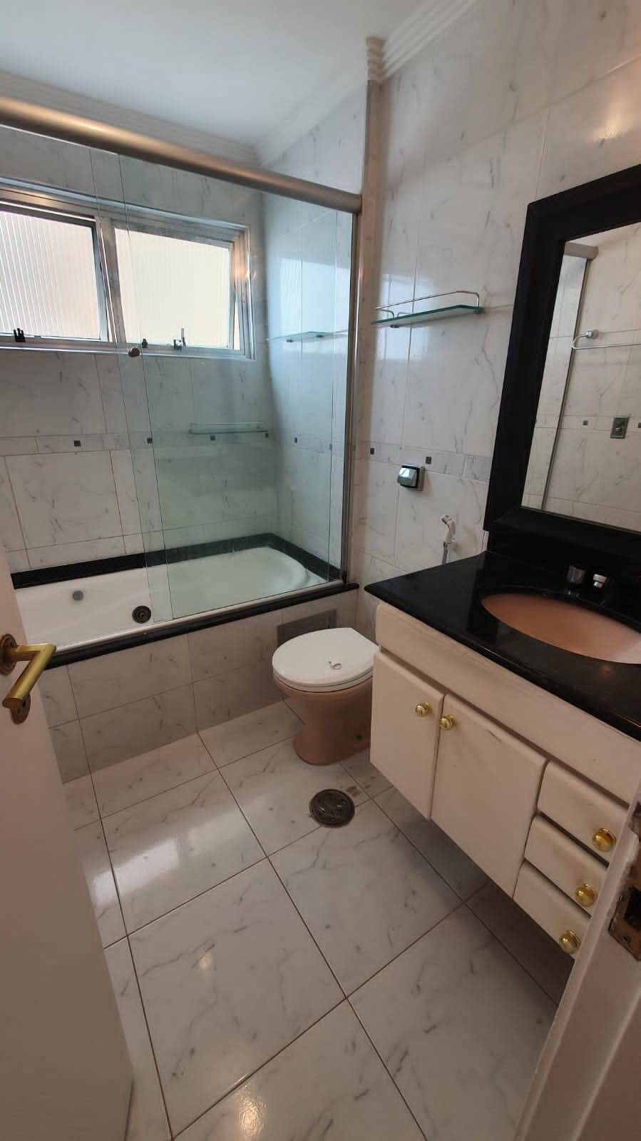 Apartamento para alugar com 3 quartos, 160m² - Foto 13