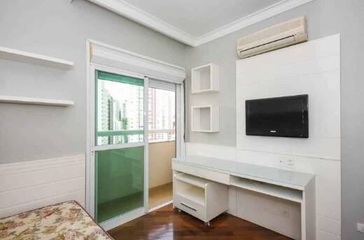 Apartamento à venda com 3 quartos, 193m² - Foto 15