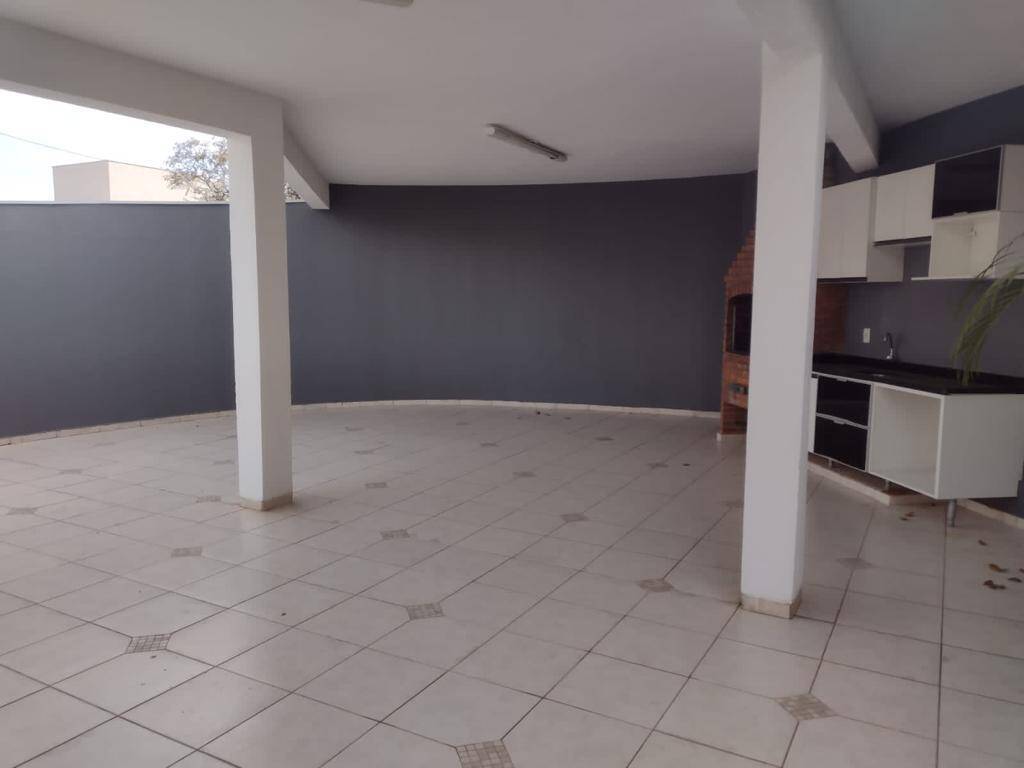 Casa para alugar com 4 quartos, 500m² - Foto 25