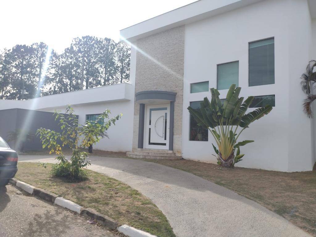 Casa para alugar com 4 quartos, 500m² - Foto 2