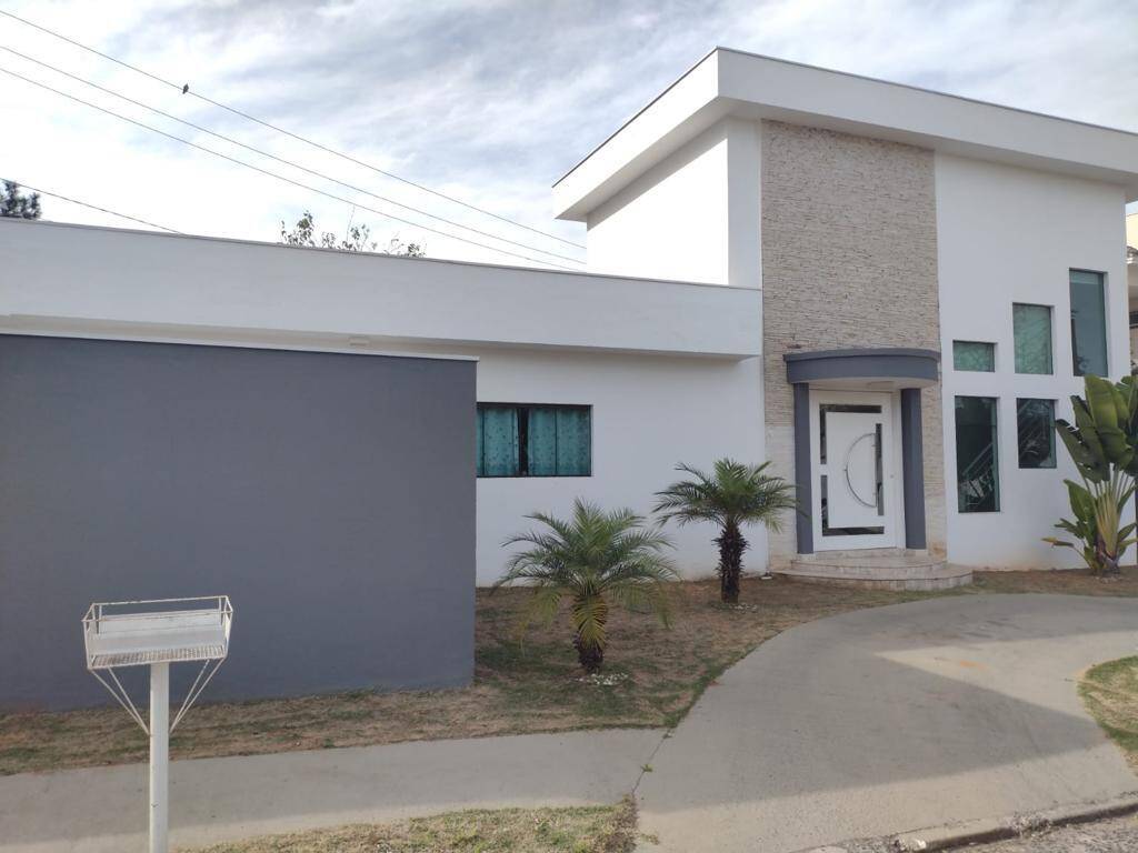 Casa para alugar com 4 quartos, 500m² - Foto 1