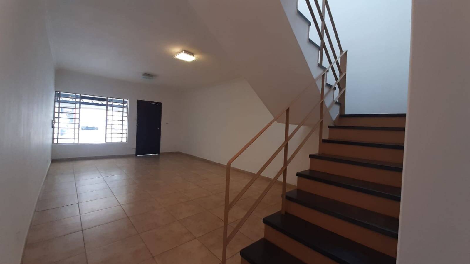 Casa à venda com 4 quartos, 250m² - Foto 2