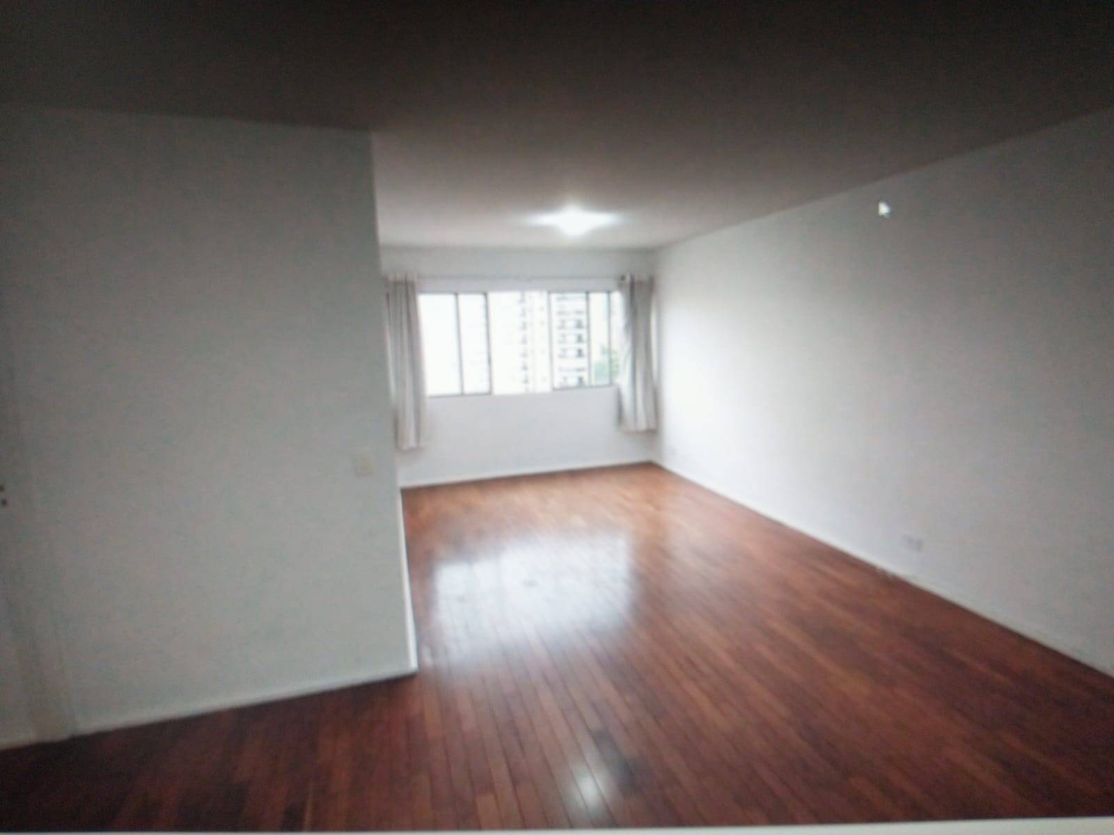 Apartamento para alugar com 3 quartos, 110m² - Foto 2