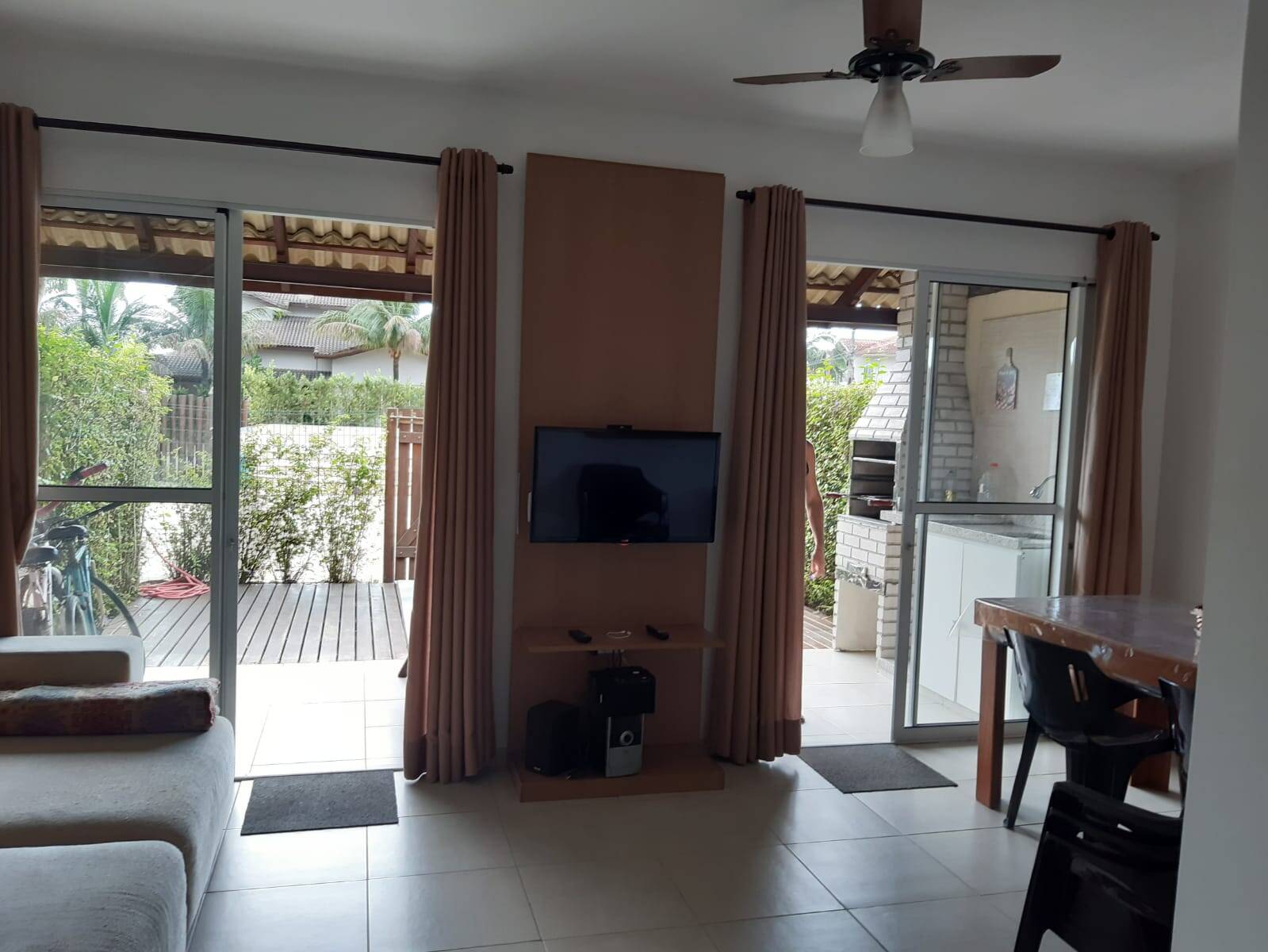 Casa à venda com 3 quartos, 100m² - Foto 1