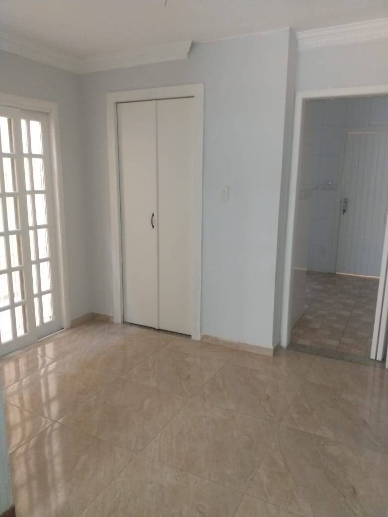 Casa à venda com 2 quartos, 142m² - Foto 2