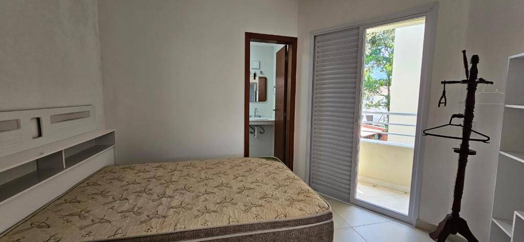 Casa à venda com 4 quartos, 120m² - Foto 3