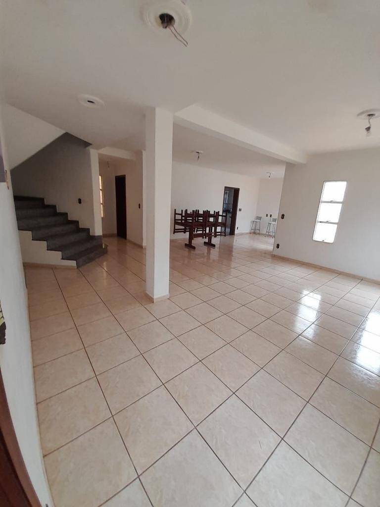 Casa à venda com 3 quartos, 250m² - Foto 5