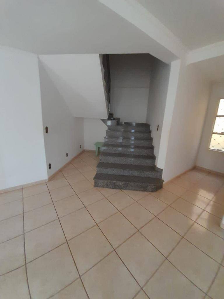 Casa à venda com 3 quartos, 250m² - Foto 8