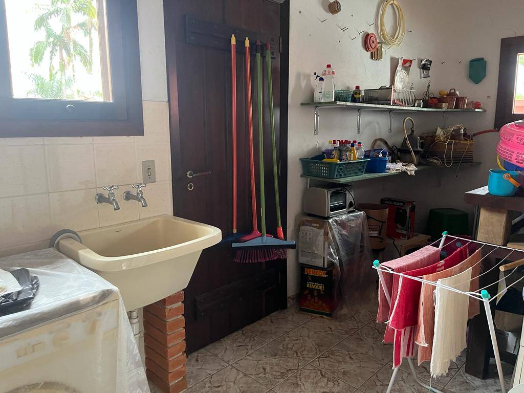 Casa à venda com 6 quartos, 300m² - Foto 25