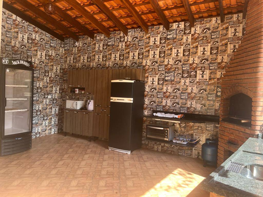 Casa à venda com 2 quartos, 140m² - Foto 2