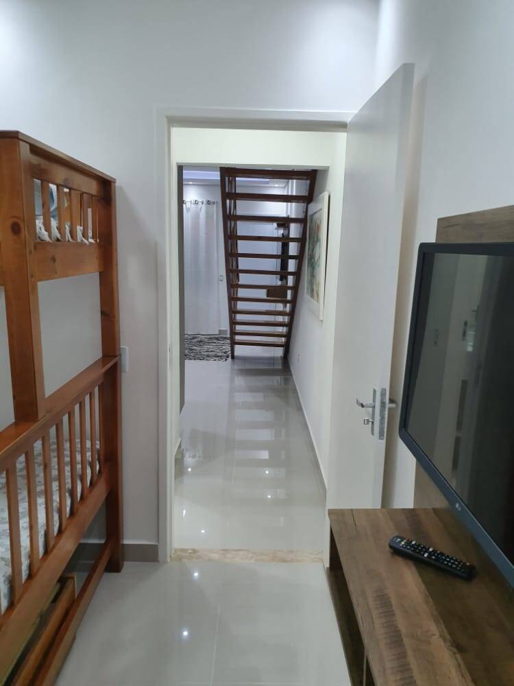 Casa à venda e aluguel com 2 quartos, 90m² - Foto 2