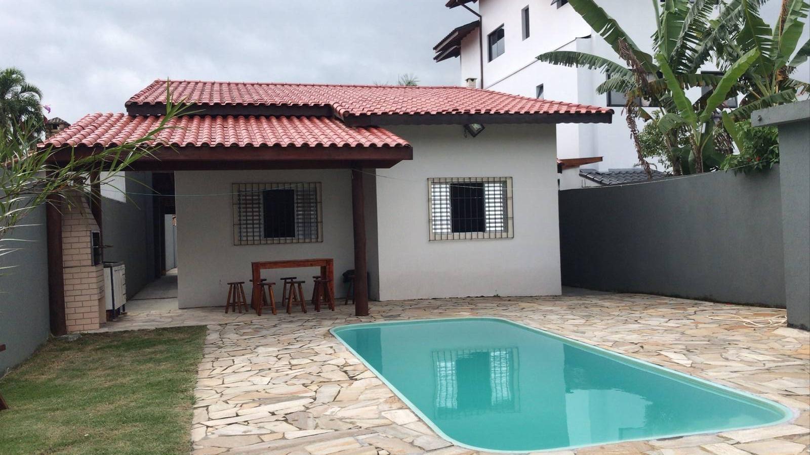 Casa à venda com 3 quartos, 70m² - Foto 1