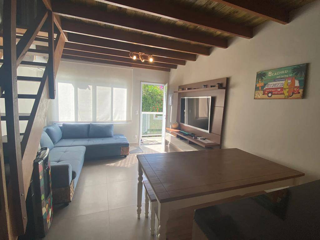 Casa à venda com 2 quartos, 60m² - Foto 3