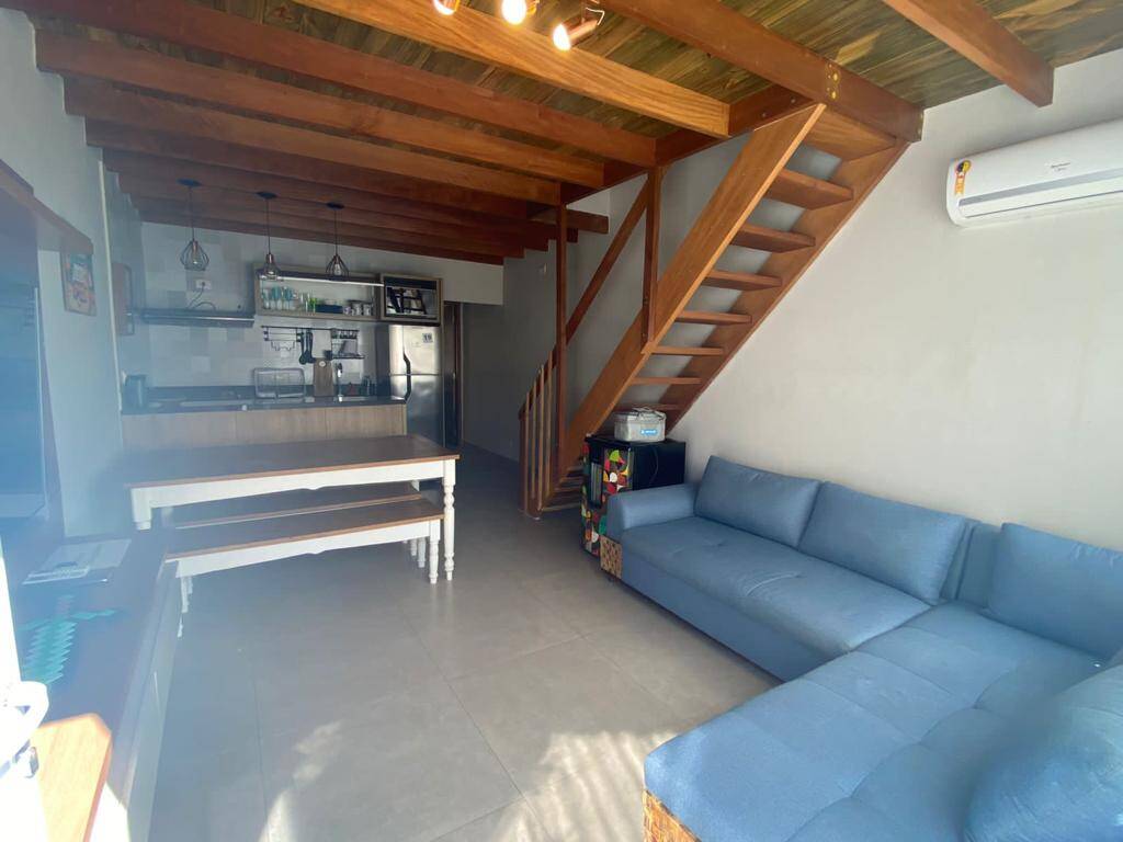 Casa à venda com 2 quartos, 60m² - Foto 4